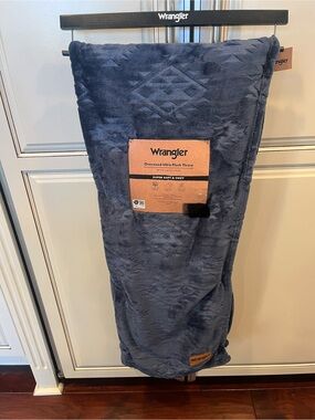 Wrangler Plush Throw Blanket - Deep Navy